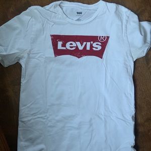 Levi’s classic white t-shirt with logo